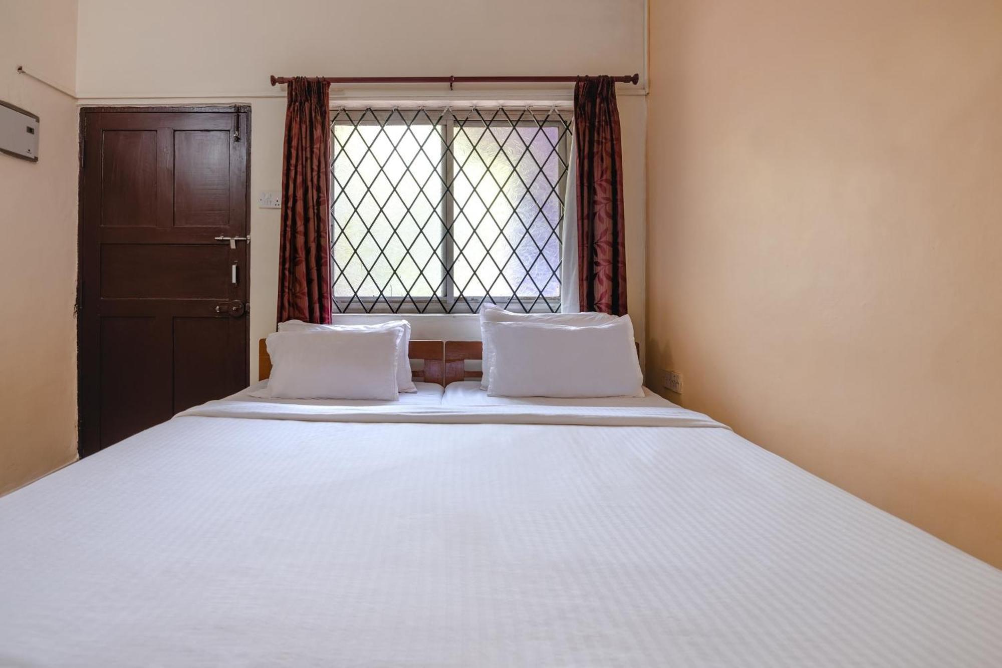 Spot On Ps Guest House Калангут Екстер'єр фото